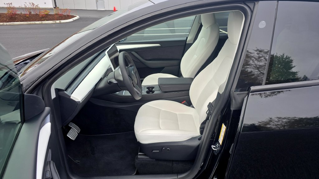 Used 2023 Tesla Model Y Long Range AWD/4WD image 9