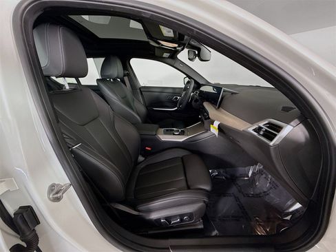 Used 2025 BMW 330i Sedan w/ Premium Package image 29