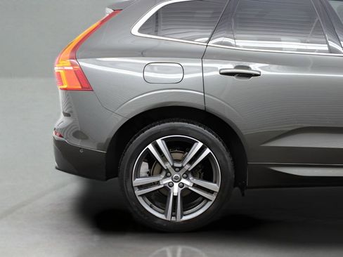 Used 2019 Volvo XC60 T5 Momentum w/ Multimedia Package image 39