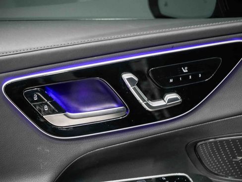 Used 2024 Mercedes-Benz GLC 300 4MATIC image 19