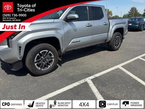 Used 2024 Toyota Tacoma TRD Sport AWD/4WD image 31