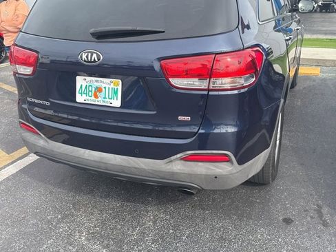 Used 2017 Kia Sorento LX w/ LX Convenience Package image 7