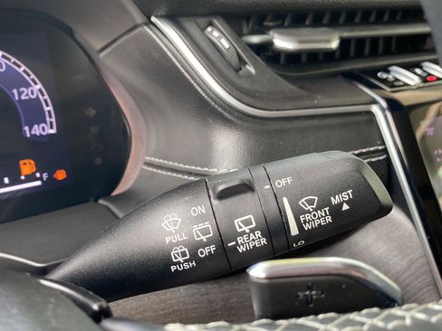 Used 2022 Jeep Grand Cherokee L Limited AWD/4WD image 46