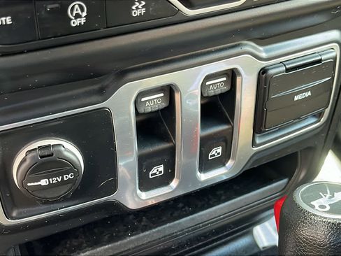 Used 2018 Jeep Wrangler Sport AWD/4WD image 26