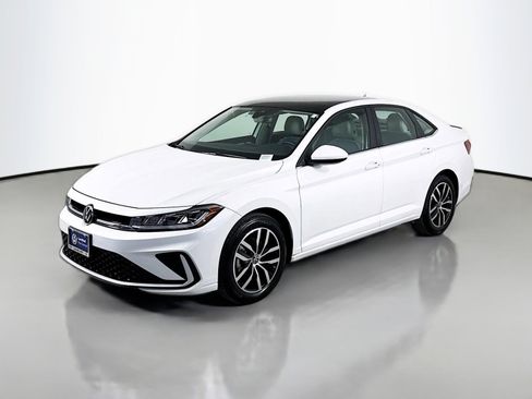 Certified 2025 Volkswagen Jetta SE w/ Sunroof Package image 1