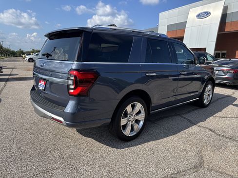 Certified 2022 Ford Expedition Platinum RWD image 3