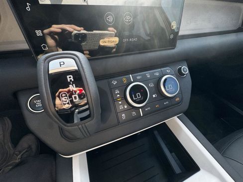Certified 2025 Land Rover Defender 110 S AWD/4WD image 20