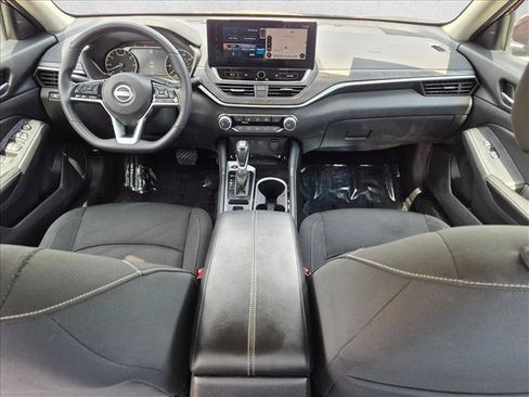 Used 2024 Nissan Altima 2.5 SV w/ SV Premium Package FWD image 17