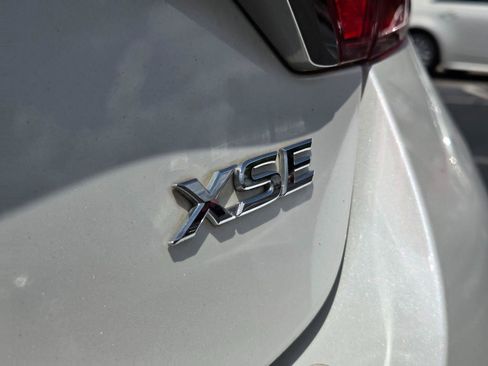Used 2016 Toyota Camry XSE w/ Moonroof Package FWD image 10