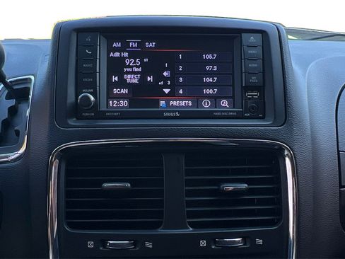 Used 2019 Dodge Grand Caravan SE w/ UConnect Hands-Free Group FWD image 26