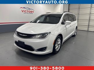 Used 2017 Chrysler Pacifica Touring-L w/ Tire & Wheel Group FWD video 1