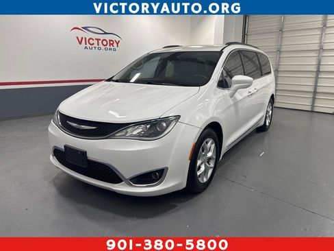 Used 2017 Chrysler Pacifica Touring-L w/ Tire & Wheel Group FWD image 1