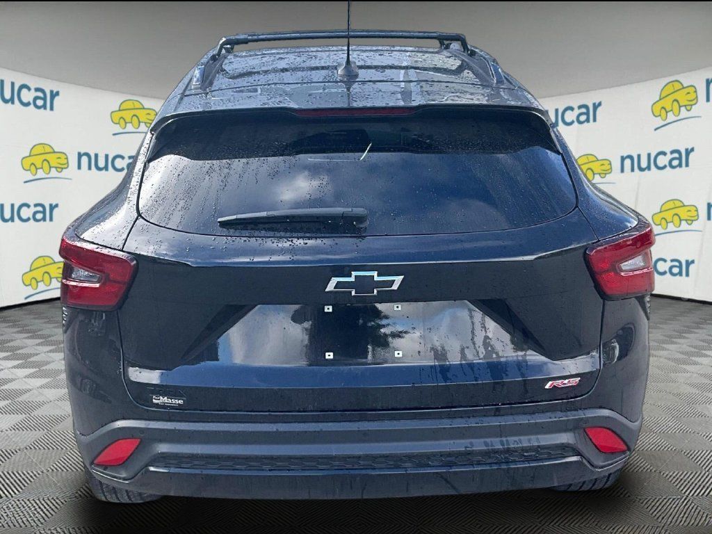 Used 2024 Chevrolet Trax RS w/ Sunroof Package FWD image 3