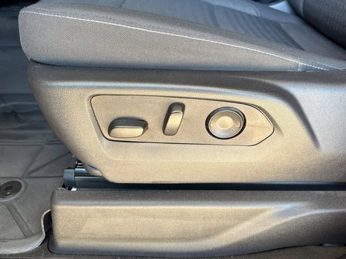 Certified 2025 Chevrolet Silverado 1500 Custom RWD image 12