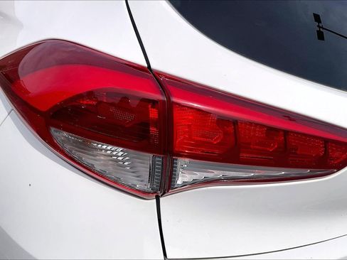 Used 2017 Hyundai Tucson SE AWD/4WD image 24