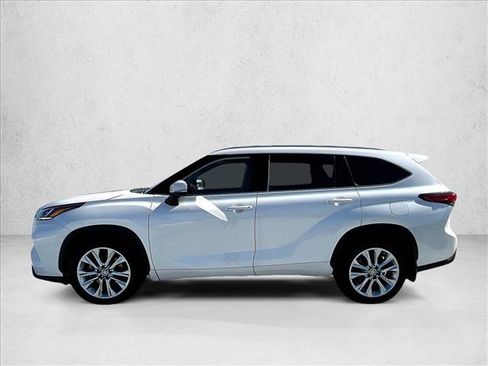 Used 2020 Toyota Highlander Limited image 6