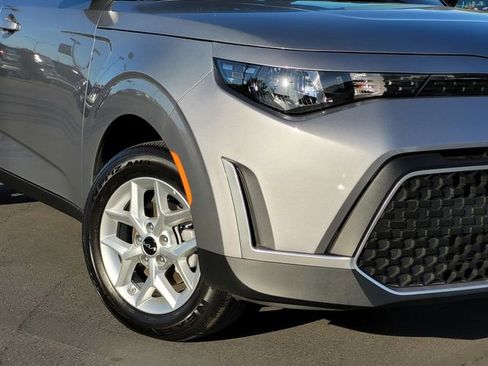 Certified 2025 Kia Soul LX w/ LX Technology Package image 11