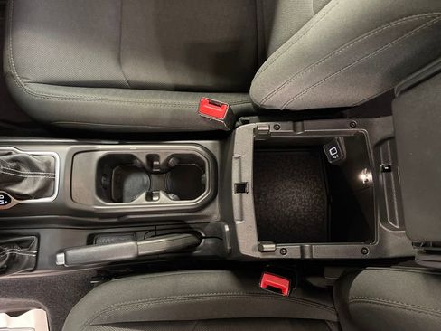 Certified 2020 Jeep Gladiator Overland w/ LED Lighting Group image 23