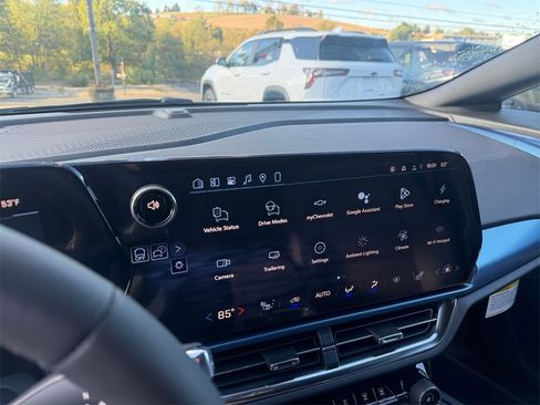 New 2026 Chevrolet Equinox EV LT image 17