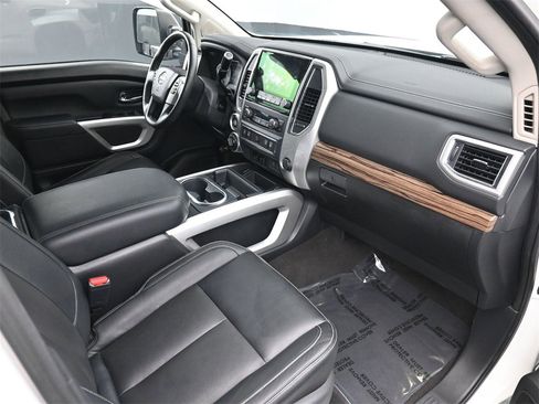 Used 2020 Nissan Titan SL w/ Moonroof Package image 10