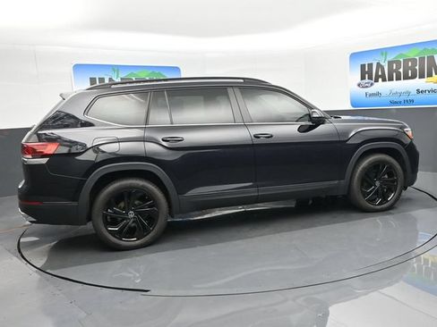 Used 2023 Volkswagen Atlas SE w/ Black Wheel Package FWD image 6