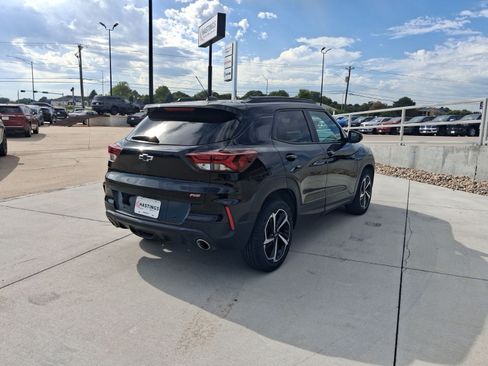 Used 2022 Chevrolet TrailBlazer RS w/ Technology Package FWD image 4