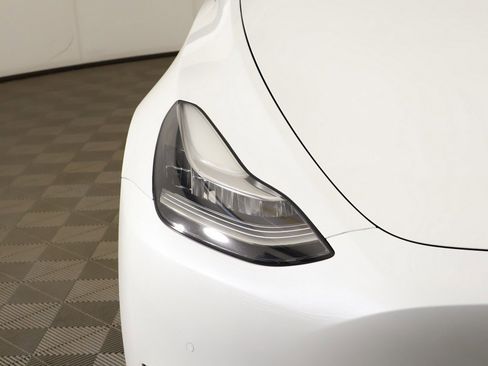 Used 2022 Tesla Model Y Long Range image 14