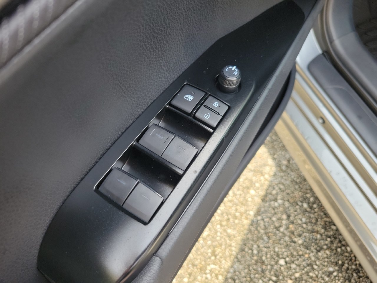 Used 2026 Toyota Camry SE FWD image 15