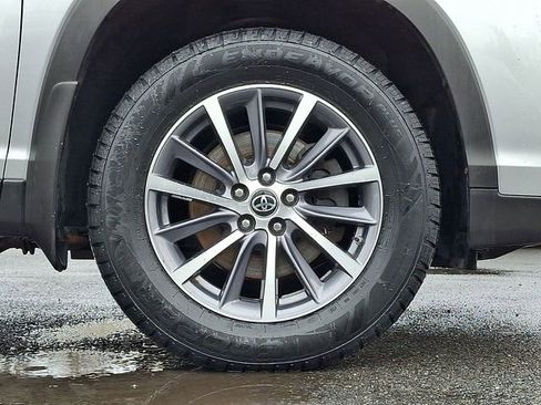 Used 2019 Toyota Highlander XLE image 8