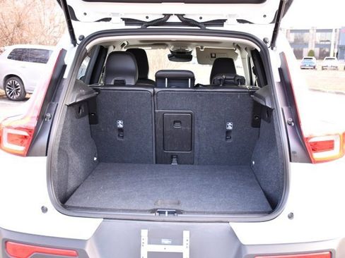 Certified 2025 Volvo XC40 B5 Core image 25