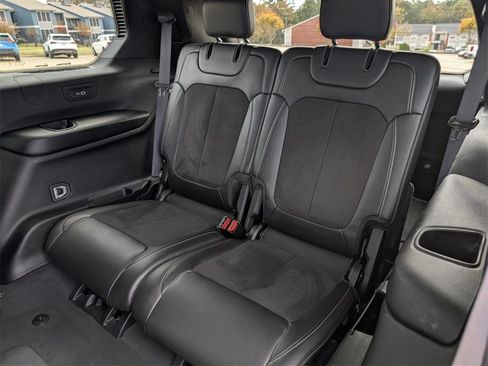 Used 2024 Jeep Grand Cherokee L Altitude image 30