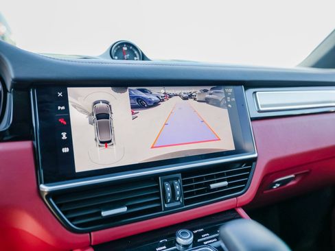 Certified 2023 Porsche Cayenne S Platinum image 19