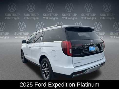 Used 2025 Ford Expedition Platinum image 3