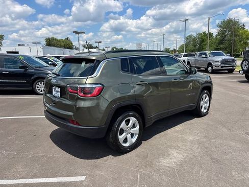Used 2019 Jeep Compass Latitude w/ Cold Weather Group AWD/4WD image 29