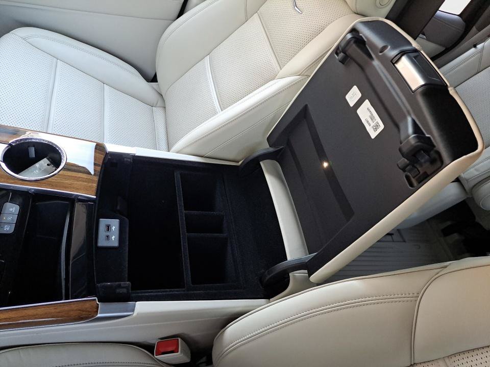 Certified 2025 Cadillac Escalade Sport Platinum w/ LPO, Floor Liner Package AWD/4WD image 31
