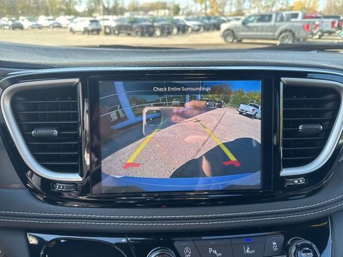 New 2026 Chrysler Pacifica Select image 15