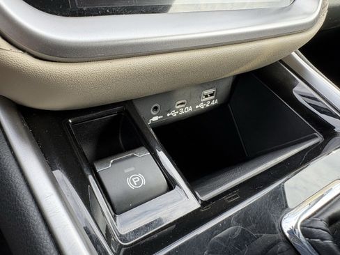 Used 2025 Subaru Outback Premium image 21