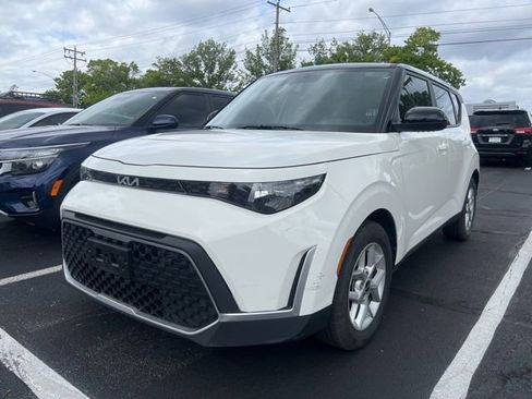 Certified 2025 Kia Soul S FWD image 1