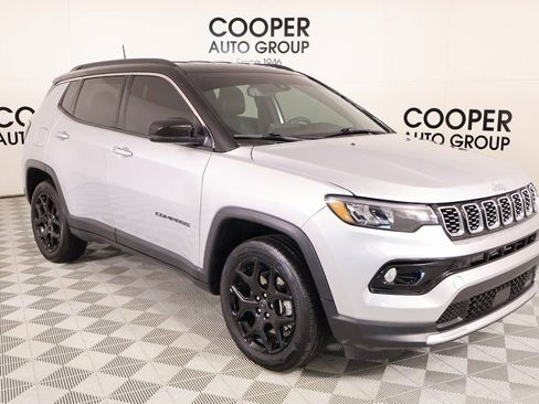 Used 2025 Jeep Compass Limited image 1