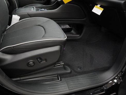 New 2026 Chrysler Pacifica Limited w/ S Appearance Package image 34