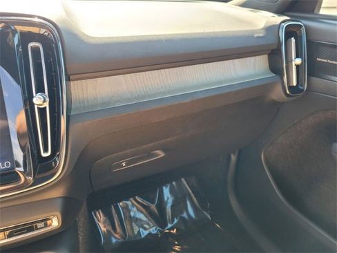 Used 2021 Volvo XC40 T5 Inscription image 29