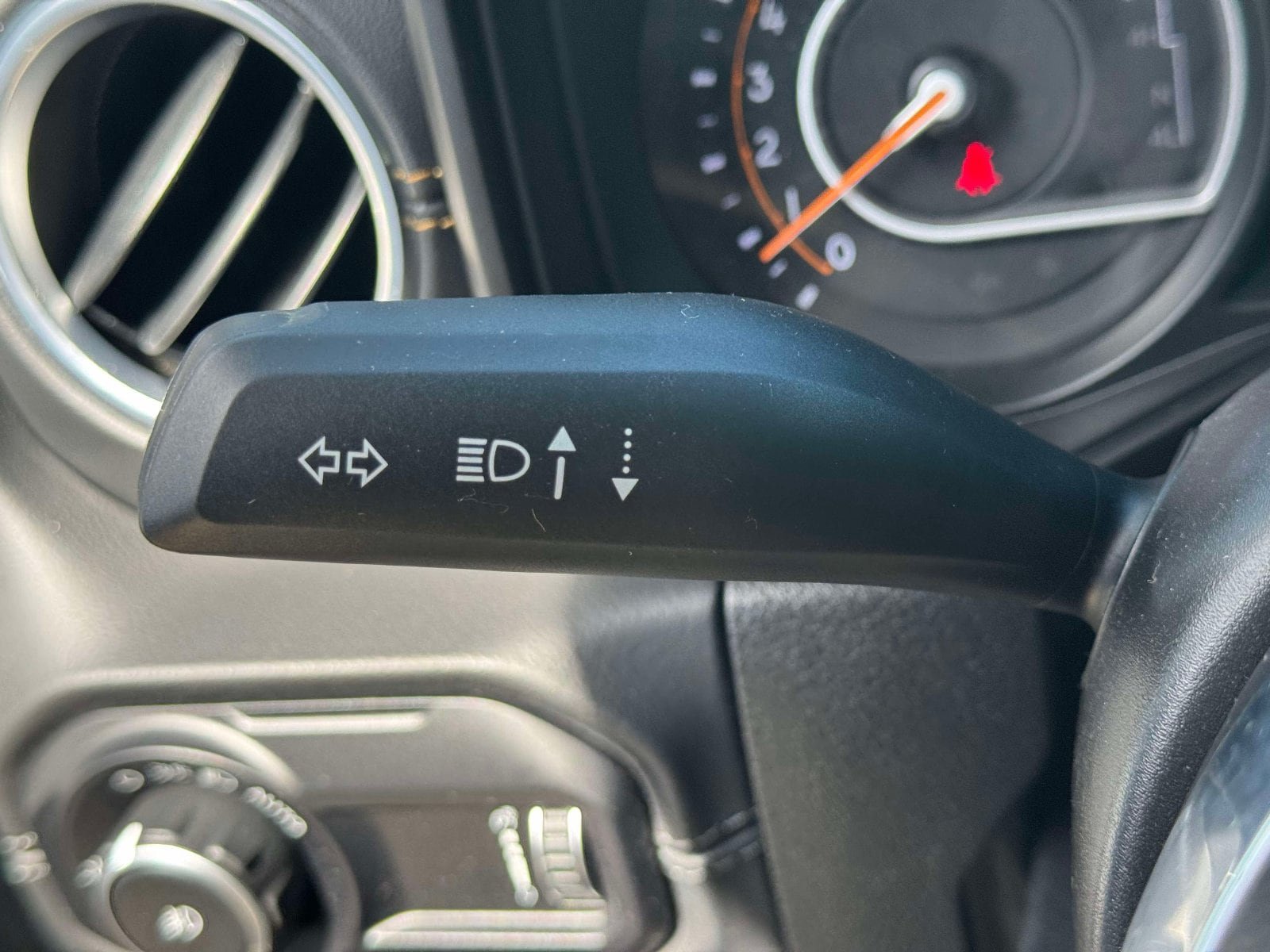 Used 2024 Jeep Wrangler Unlimited Sahara AWD/4WD image 22