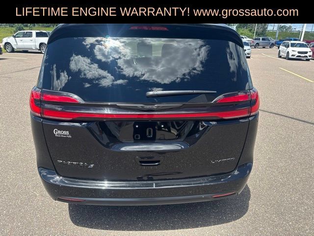 Used 2025 Chrysler Pacifica Limited FWD image 7