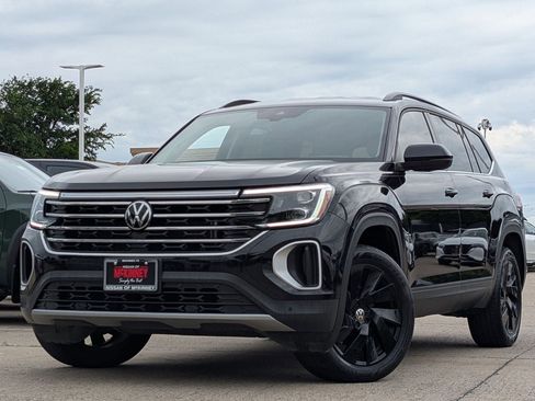 Used 2024 Volkswagen Atlas SE FWD image 2