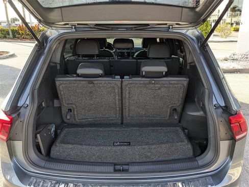 Certified 2021 Volkswagen Tiguan SE R-Line image 12