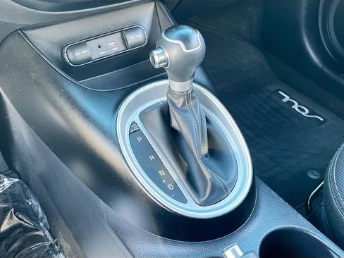 Used 2018 Kia Soul + image 16