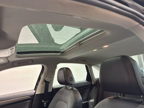 Used 2025 Volkswagen Jetta SE FWD image 24