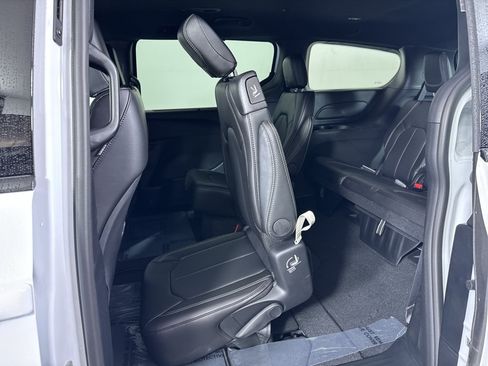 New 2026 Chrysler Pacifica Select w/ S Appearance Package AWD/4WD image 34