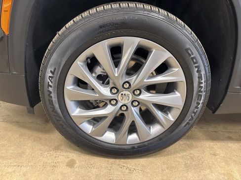 Used 2025 Buick Enclave Preferred image 9