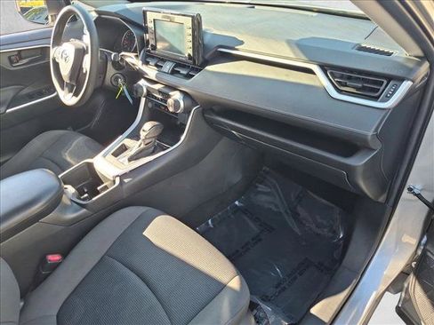Used 2022 Toyota RAV4 LE FWD image 21